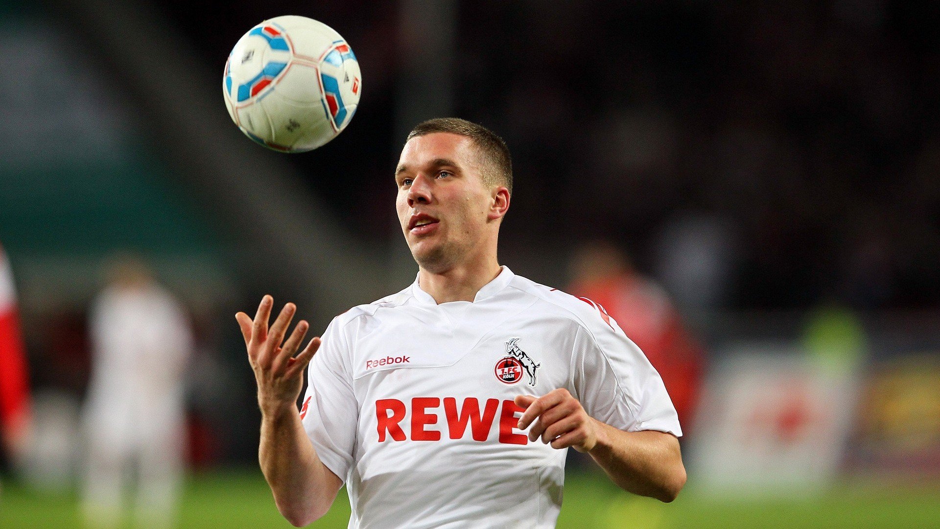 “新都兴城垒球：精彩瞬间不断，比赛白热化”