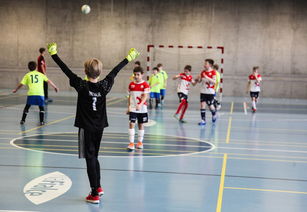 开云官网首页-四国蝶泳转身用时差距仅0.07秒，蝶泳转身动作