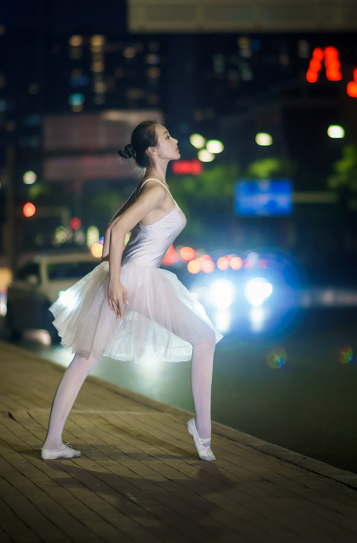 国家队战术风格过于依赖单一球员特性，国家队阵型