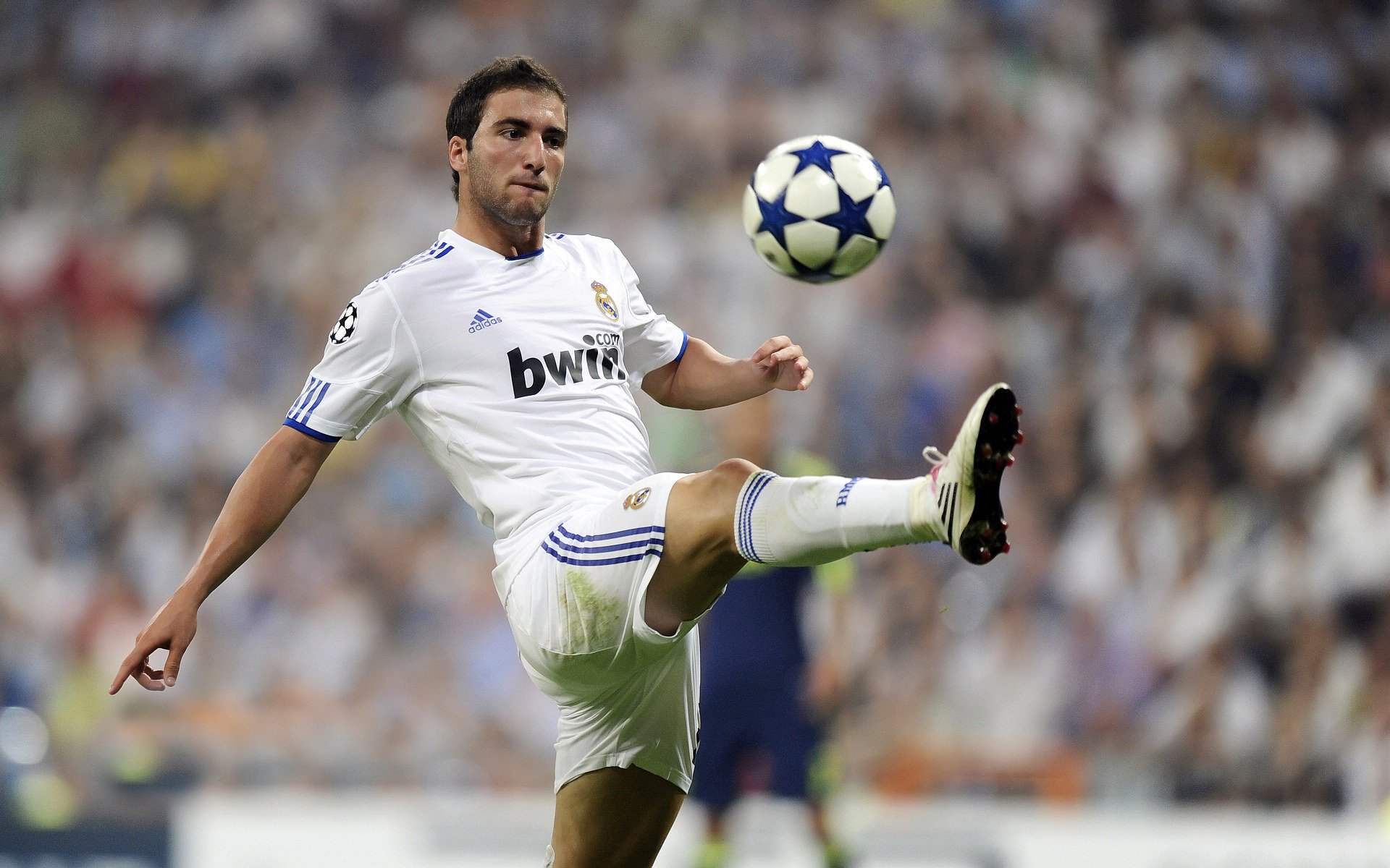 今日足球热门赛事，今日足球热门赛事有哪些